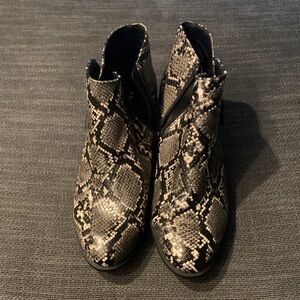 Arizona Jean Company Black and Gray Snakeskin Ankle Boots
